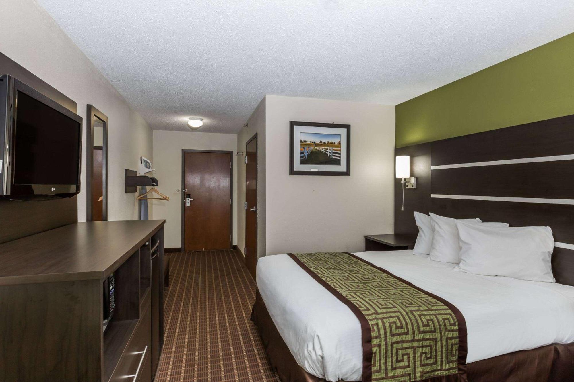 Baymont By Wyndham Louisville South I 65 Brooks Exterior foto