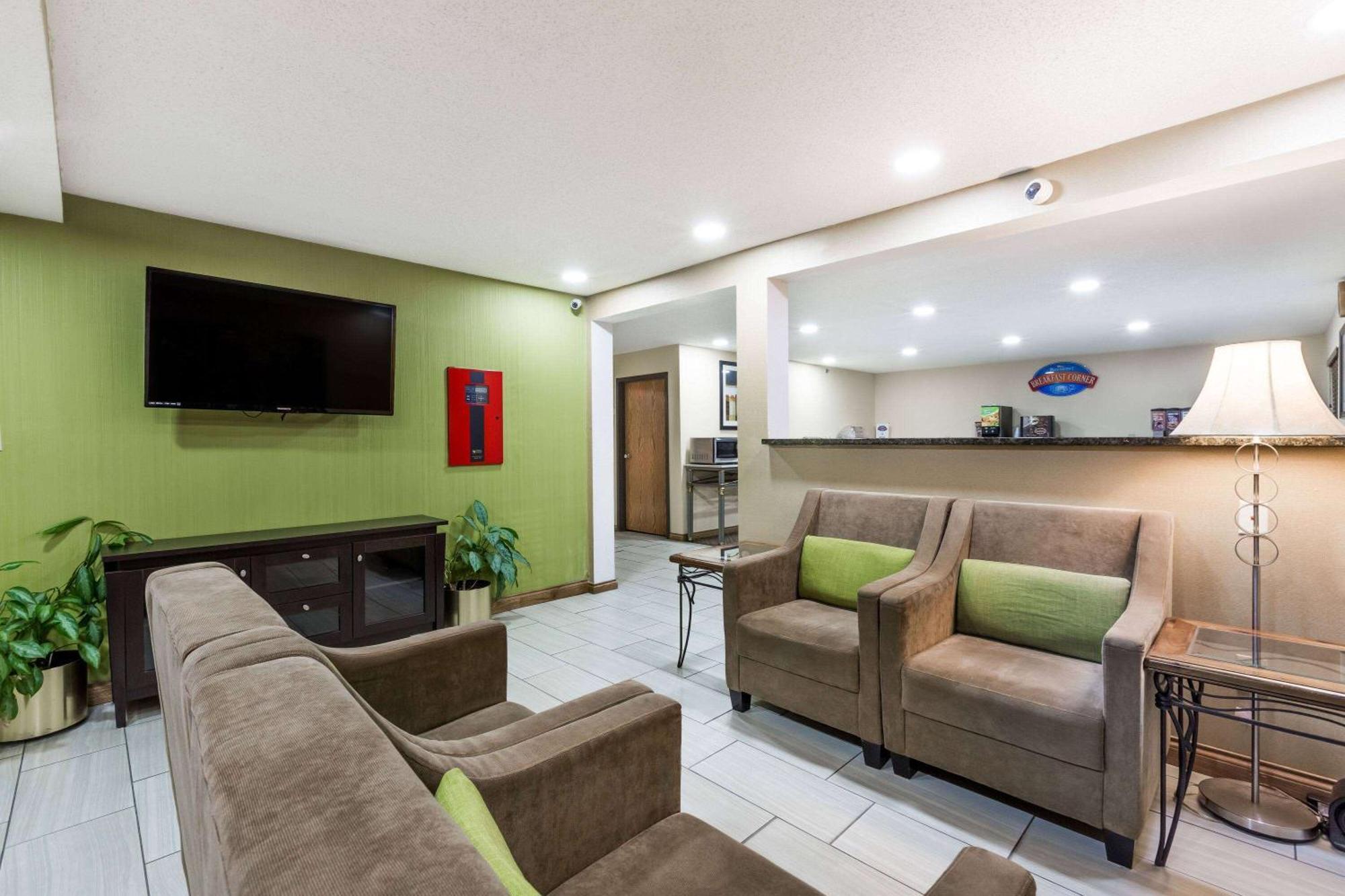 Baymont By Wyndham Louisville South I 65 Brooks Exterior foto